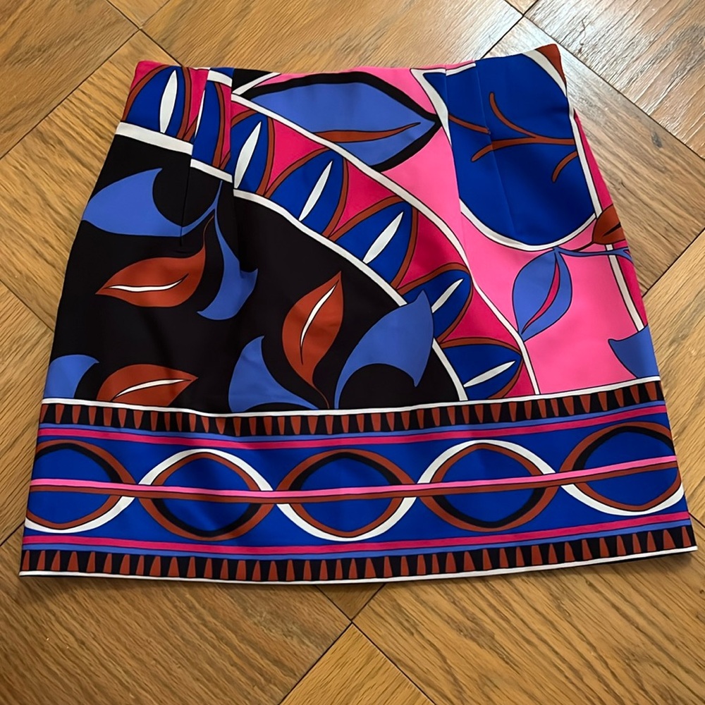 NWT Zara patterned mini skirt